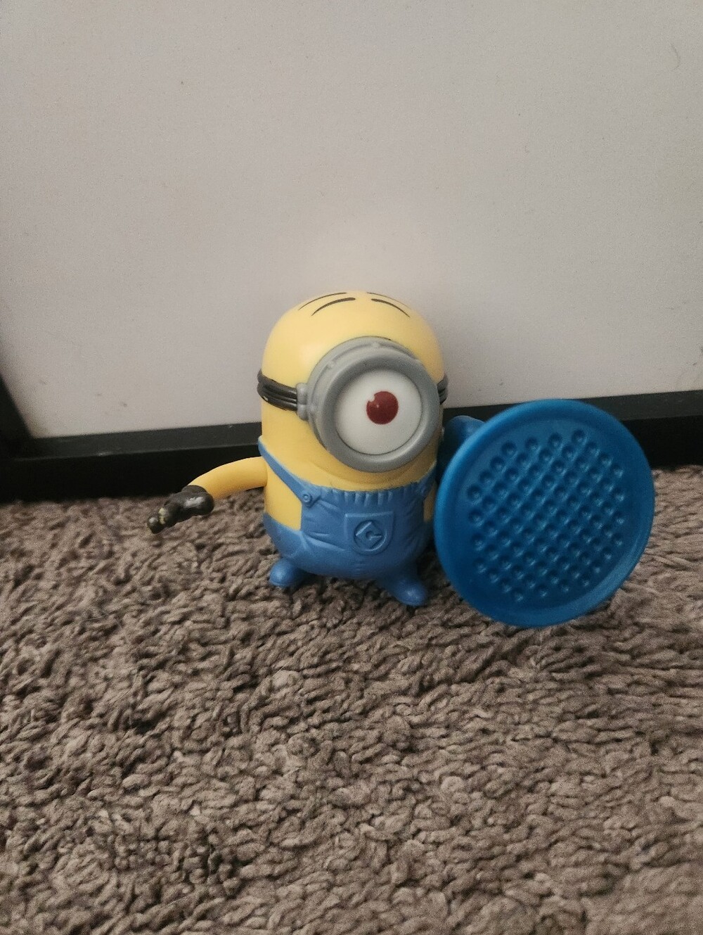 COLLECTIBLE DESPICABLE ME 2 STUART BLASTER No. 8 McDonald's HAPPY MEAL TOY